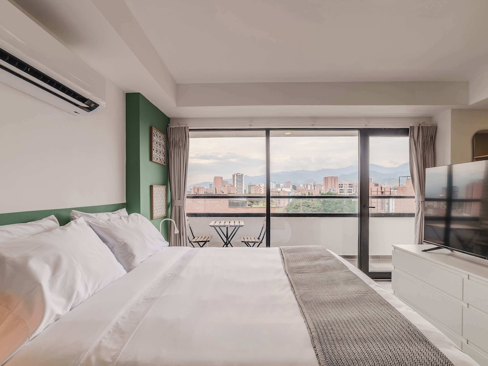 w Engaging Loft w Balcony in Laureles