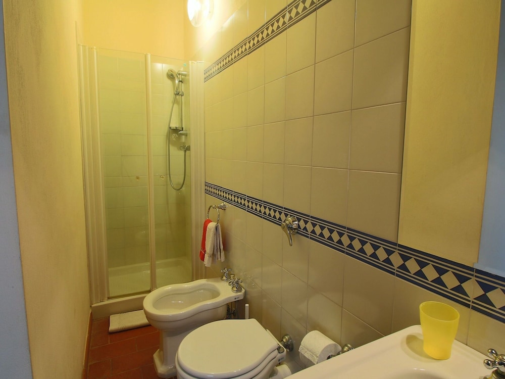 Panoramic Tuscan Villa en Sinalunga — bathroom