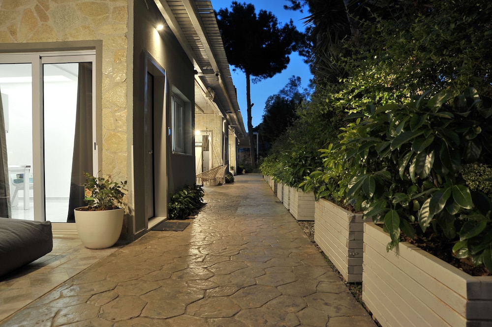 Alekos Luxury Suites Free 24h Transportation From - To Airport view 5