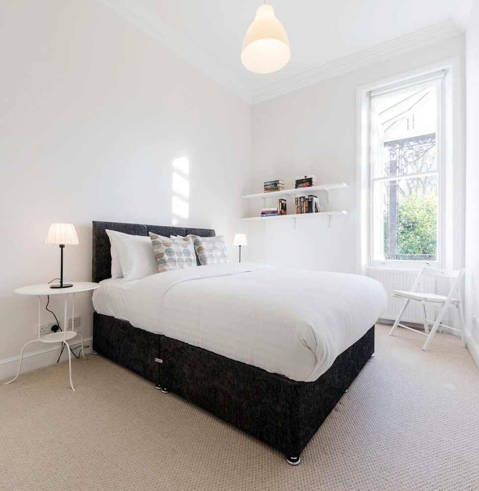 Elegant Earl's Court 2 bed 2 Bath Near Tube