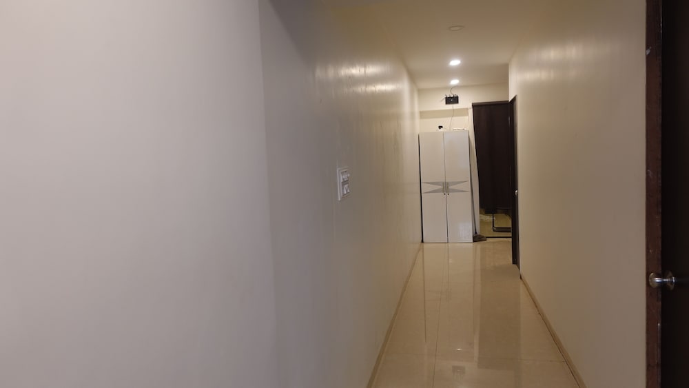 Mumbai Vacations - Hotel Wind Flower Regency - Near Kokilaben Hospital - Property Image 5