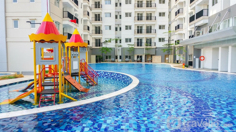 Comfy and Strategic 2BR Apartment at Signature Park Grande