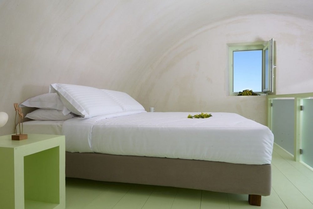 Voreina Gallery Suites photo 2