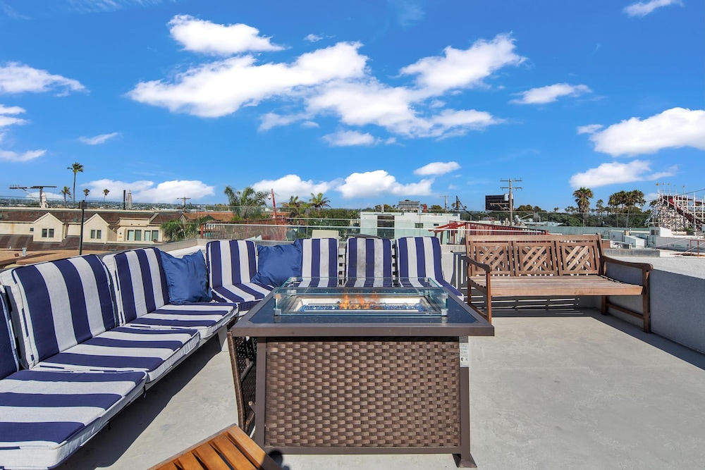 Rent Mission Beach Penthouse Roof Deck