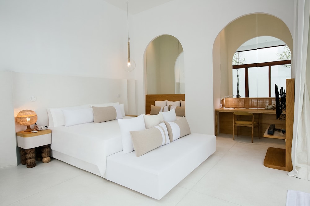 SALA Samui Chaweng Beach Resort