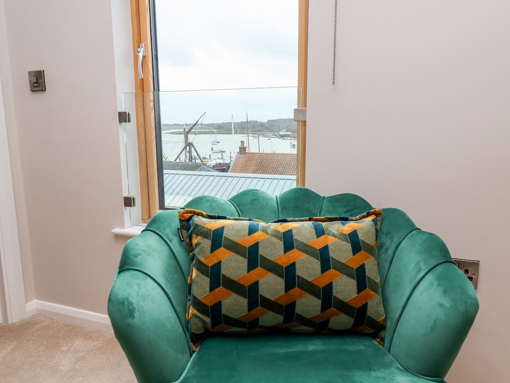 Woodbridge Penthouse