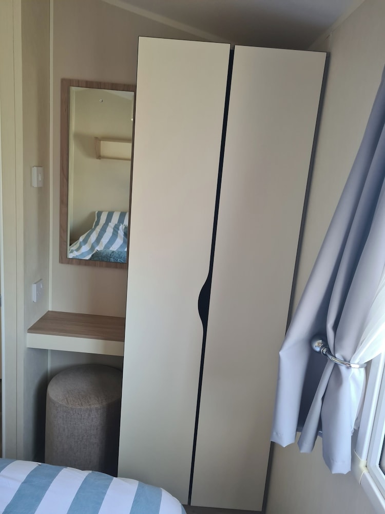 3 Bed Lodge - Sleeps 6 - Parking - Pets - Wifi