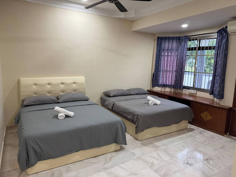 Cozy Johor Bahru Home With Family Room and Unblock Balcony View
