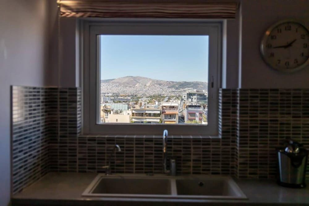 Petralona Dazzling top Floor 2BD AP