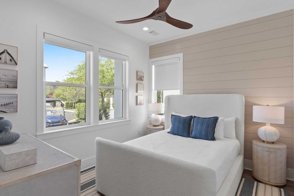Pool, Hot Tub, Firepit, Walk to Beach Near Gulf Place