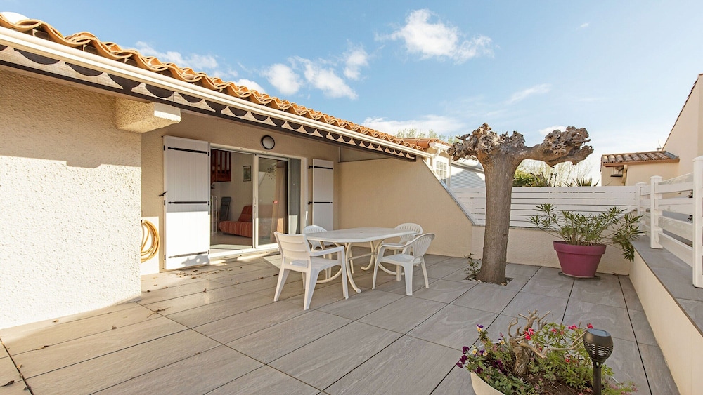 Stylish Coastal Hideaway, Agde