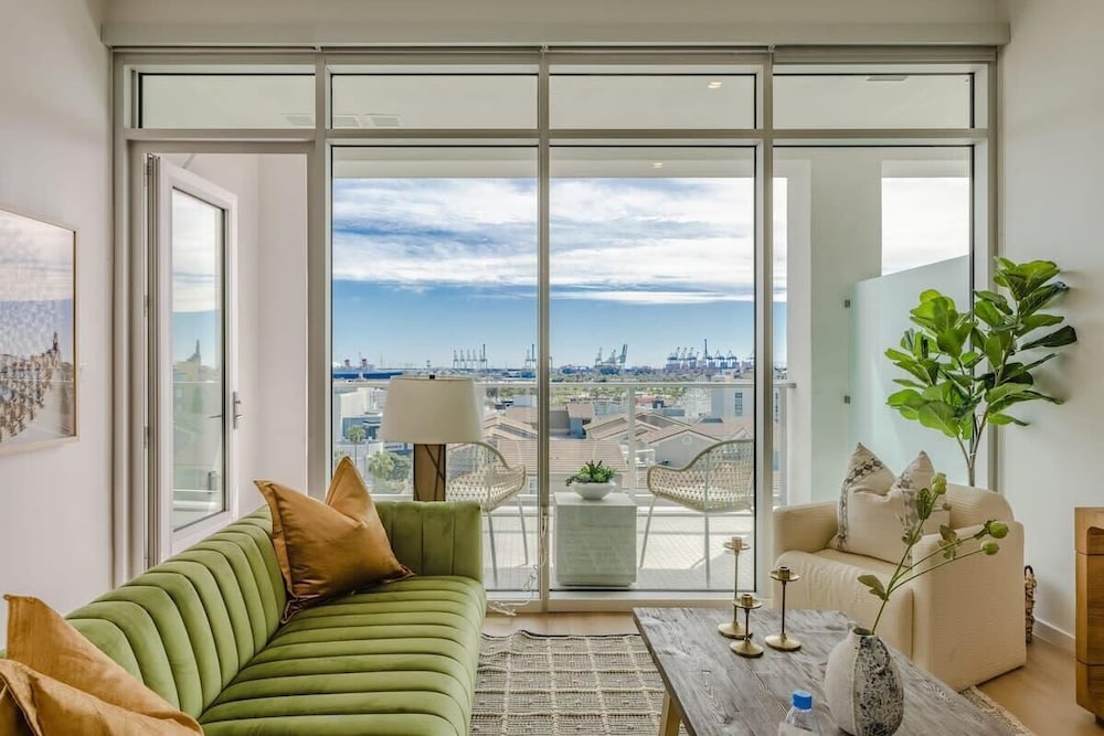 @ Marbella Lane - Sleek Corner Ocean View