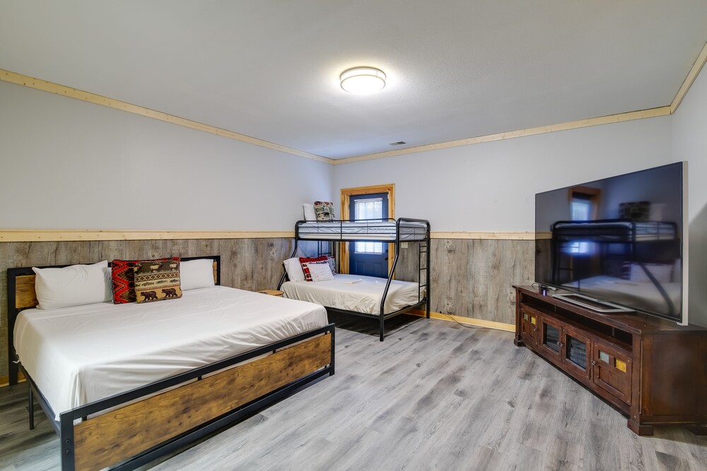 Sevierville Rental Cabin w/ Hot Tub & Game Room! view 3