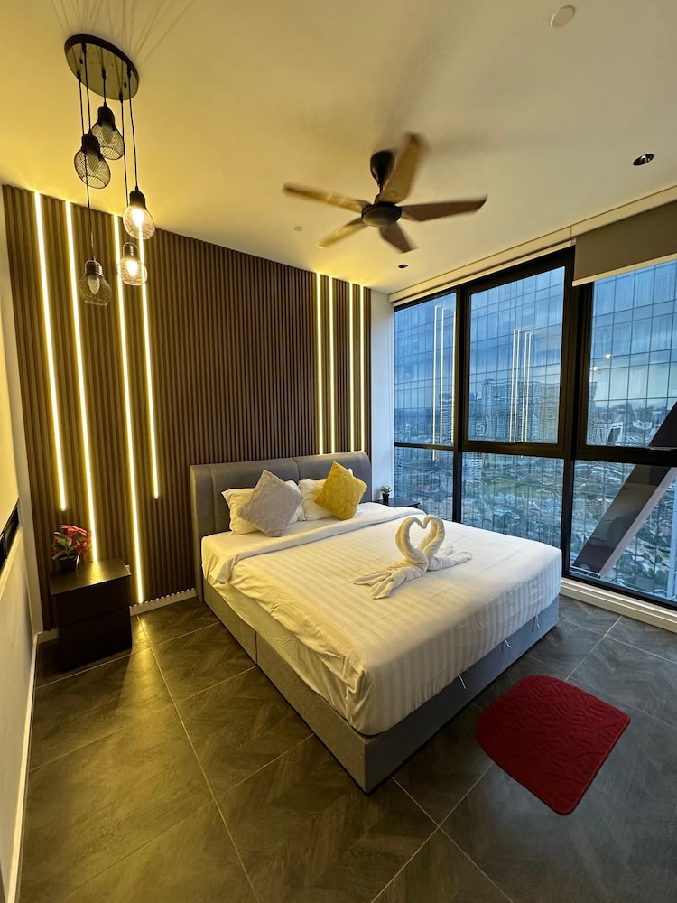Scarletz Suites KLCC by Azure Heaven