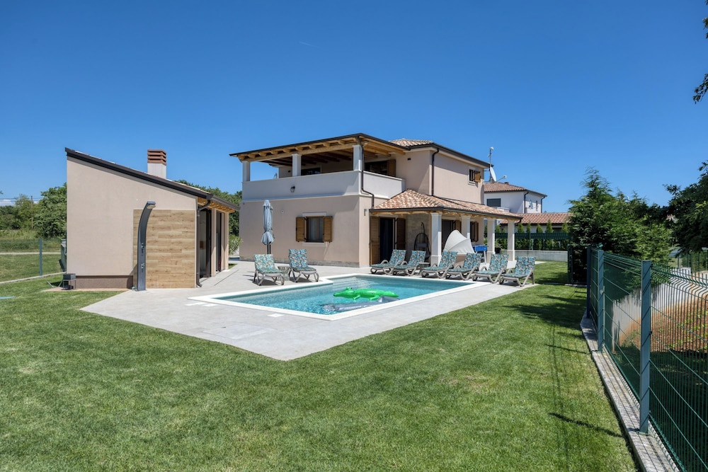 Pool and Fun Villa Stella Klarici