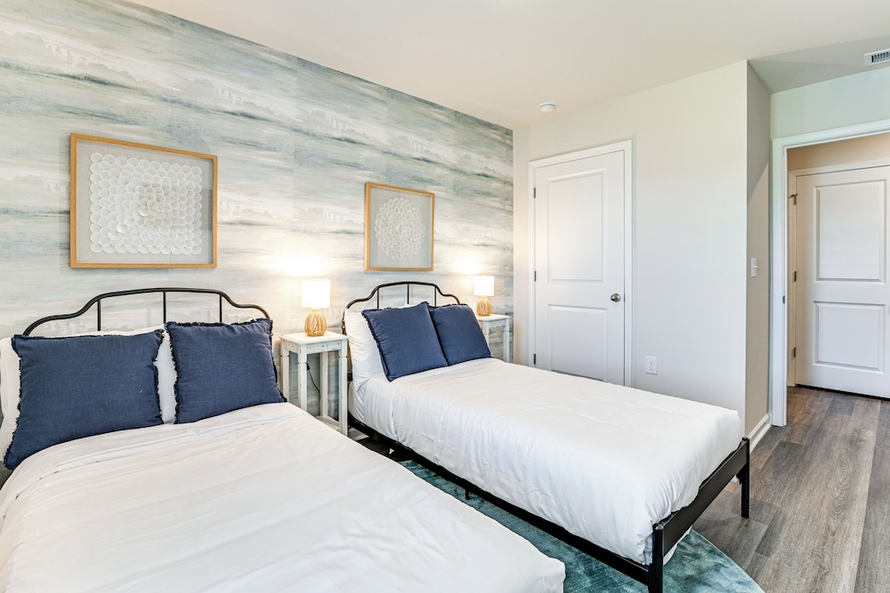 2 Mi to Shore: Newly Built Surfside Beach Gem
