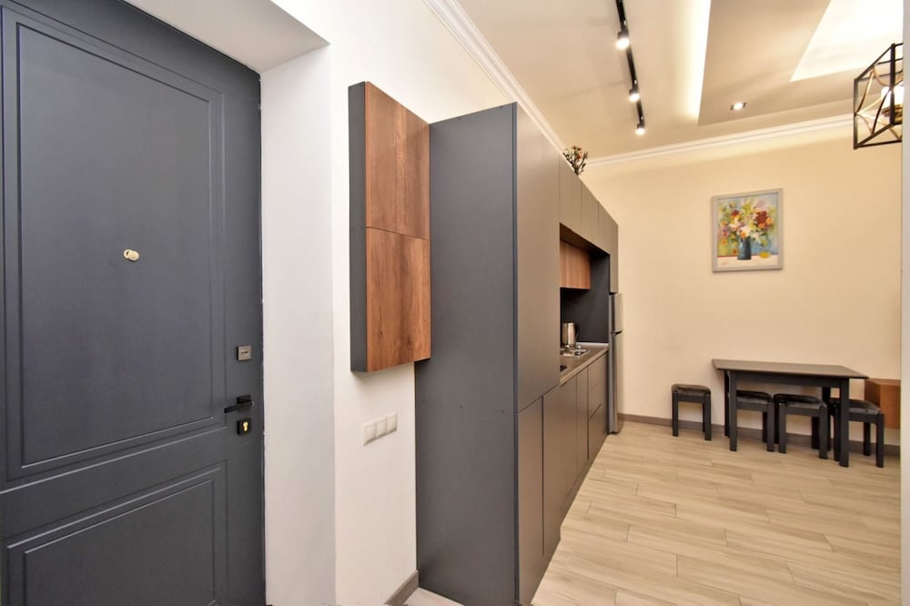 Apartments by Luxe Group AM713