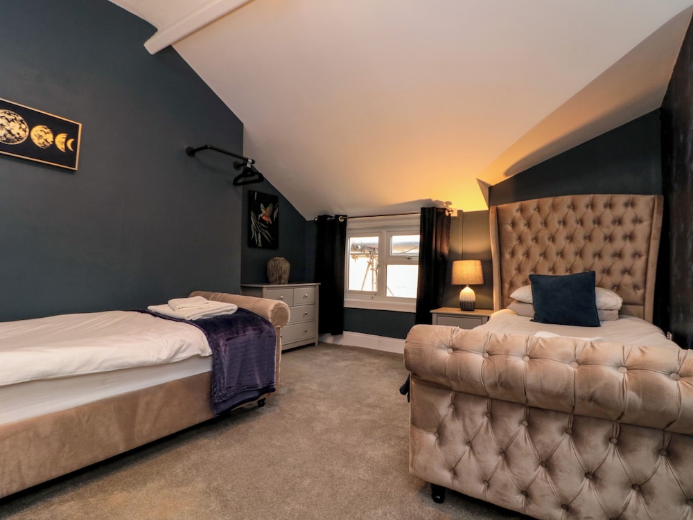 Sail Lodge