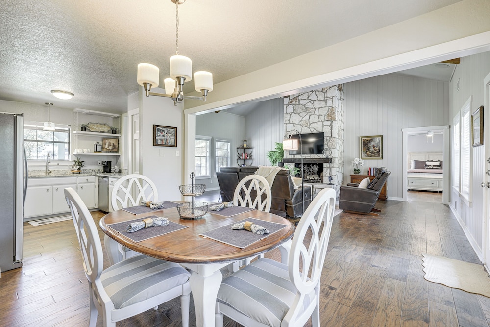 3 Mi to Boerne Lake: Getaway w/ Deck & Yard!