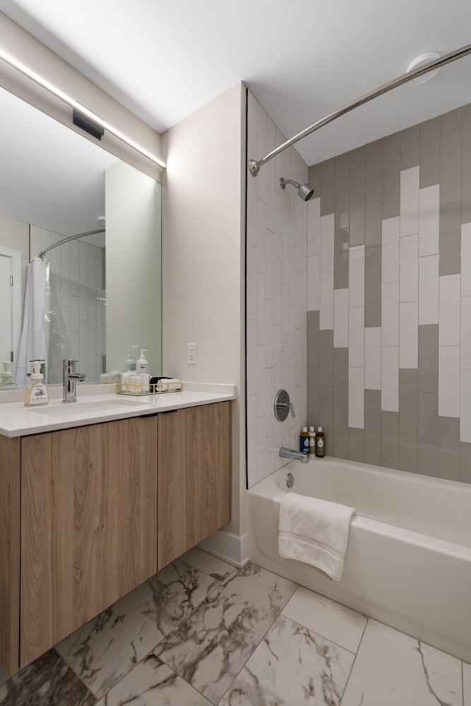 Unforgettable Stay High End 2BR Easy City Access