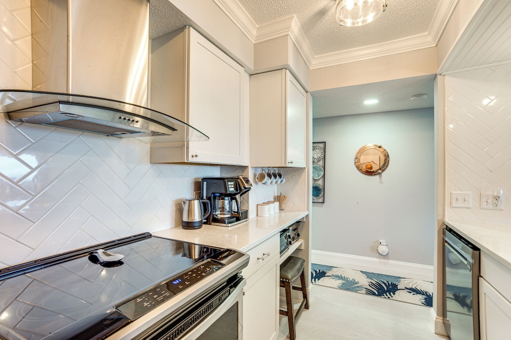 Beach Access: Ocean-view Condo w/ Screened Balcony
