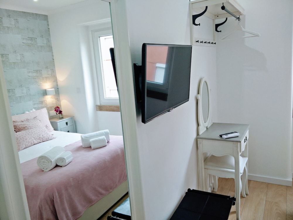 Lisbon Terrace Suites Apartment for Large Groups with Amazing Terrace