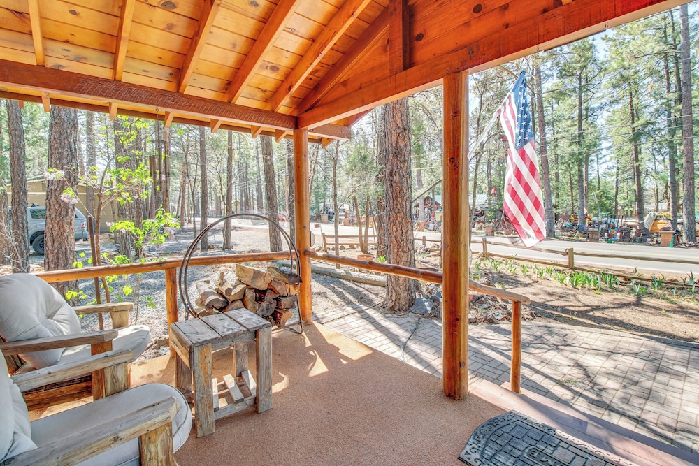 Ski, Hike & Relax: Forest-view Haven in Lakeside!