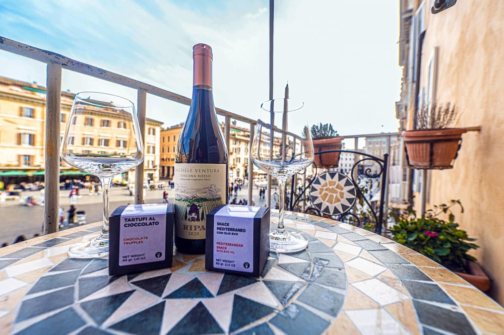 Caden Splace - Dbalconycollection at Piazza Navona