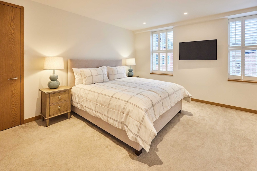 Host Stay Thames Apartment