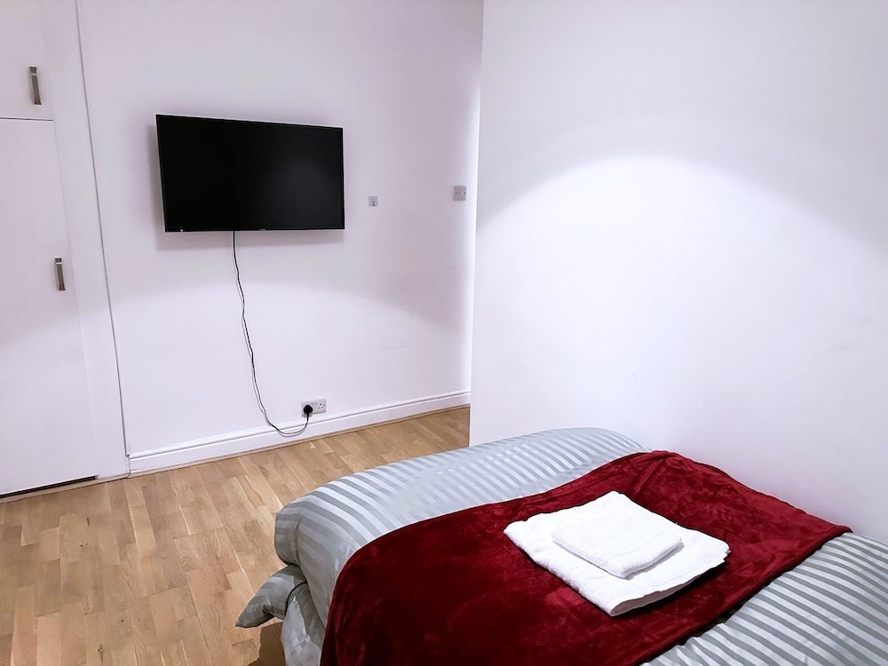 2dbed Close to Etihad, Coop Live, Manchester