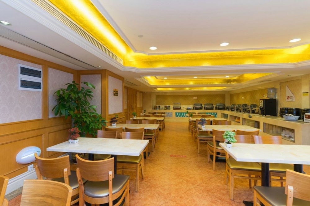 Vienna Hotel Fuyong Exhibition Center