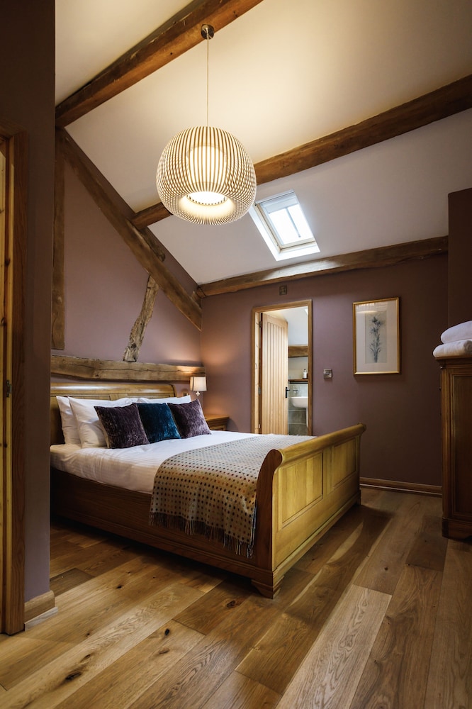 Beautiful Secluded 2-bed Barn With Woodfire Hottub view 5