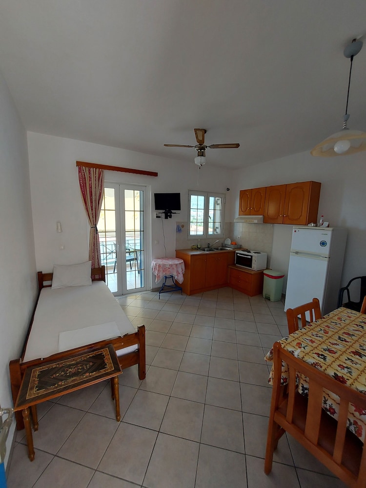 Matina Apartments Tyros view 2
