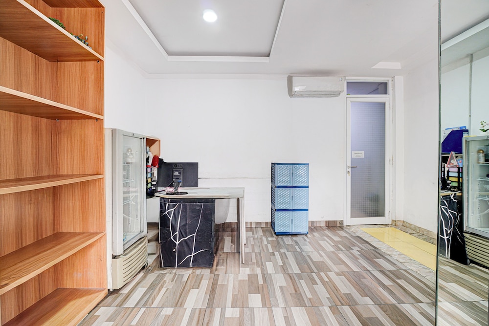 Capital O 94914 Kemayoran Guest House