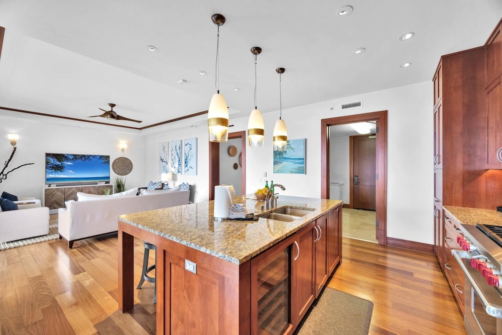 NEW KBM Resorts Free CAR Hale Nalu At Montage Kapalua Bay, Sleeps 10! Oceanfront 3-bedroom Condo With Daily Housekeeping, Spa! Mon-6302