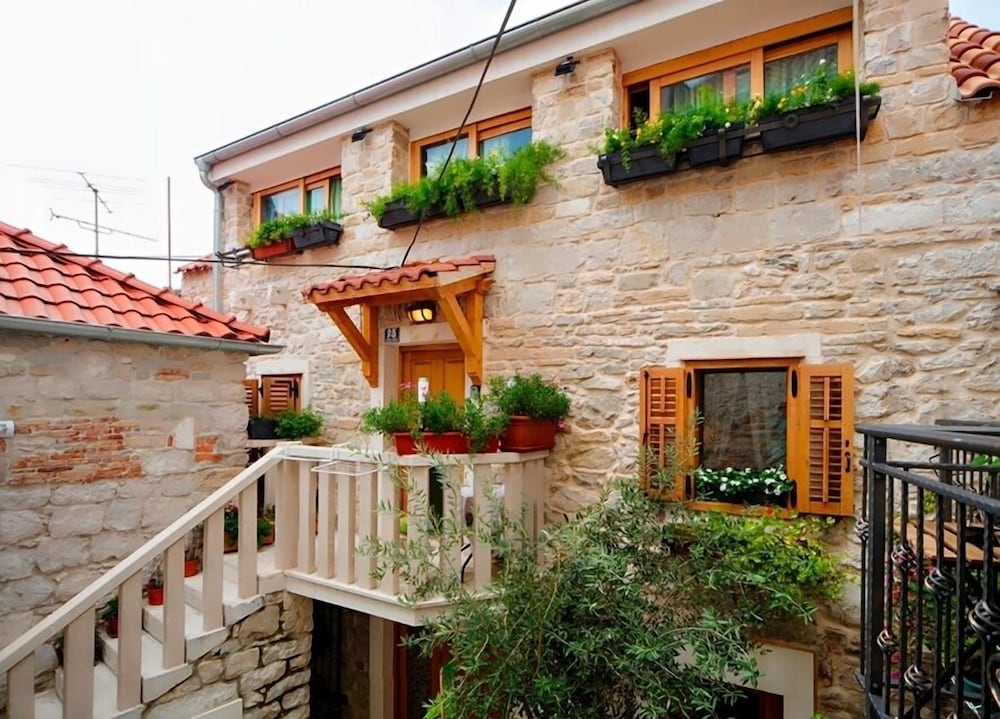Stone House Luxury Rooms
