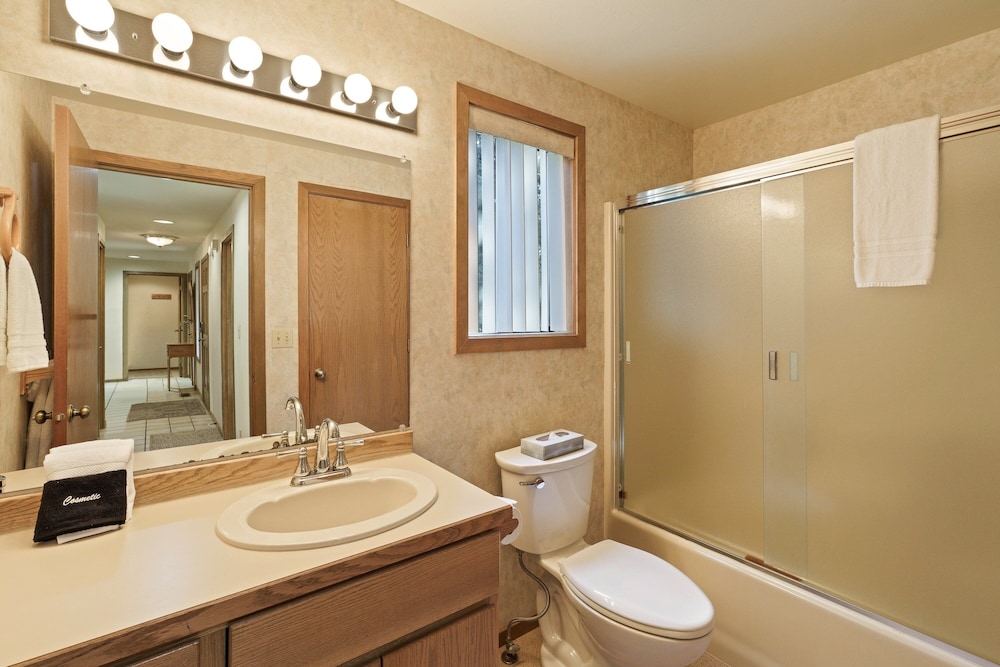 Blue Goose 16 4 Bedroom Home