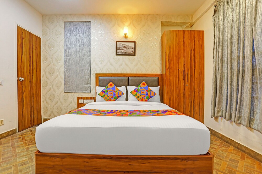FabHotel Emerald Suites - Near MG Road Metro Station