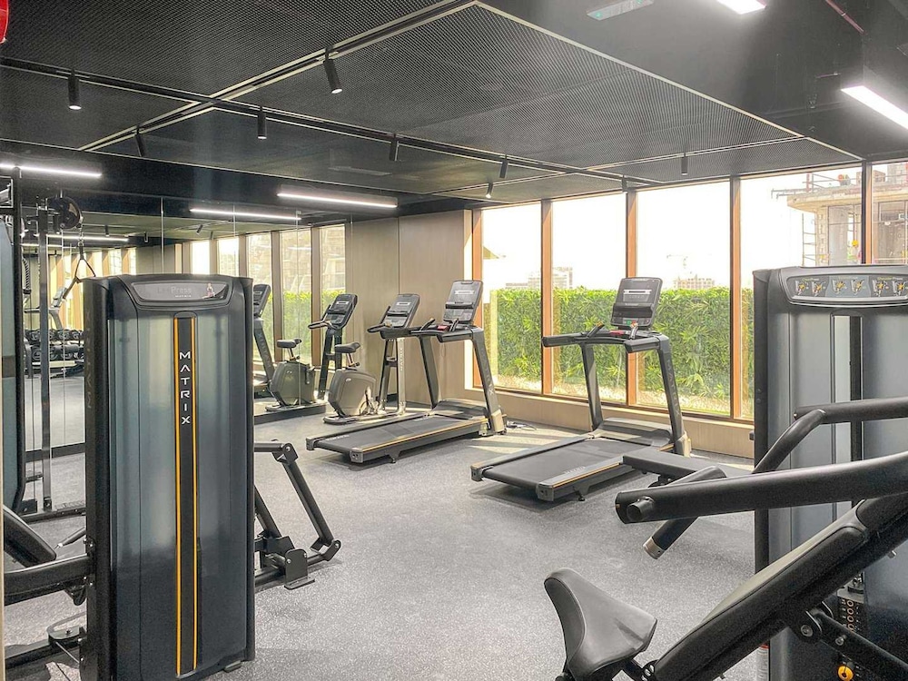 Luxurious Stay in JVC With Rooftop Pool Gym
