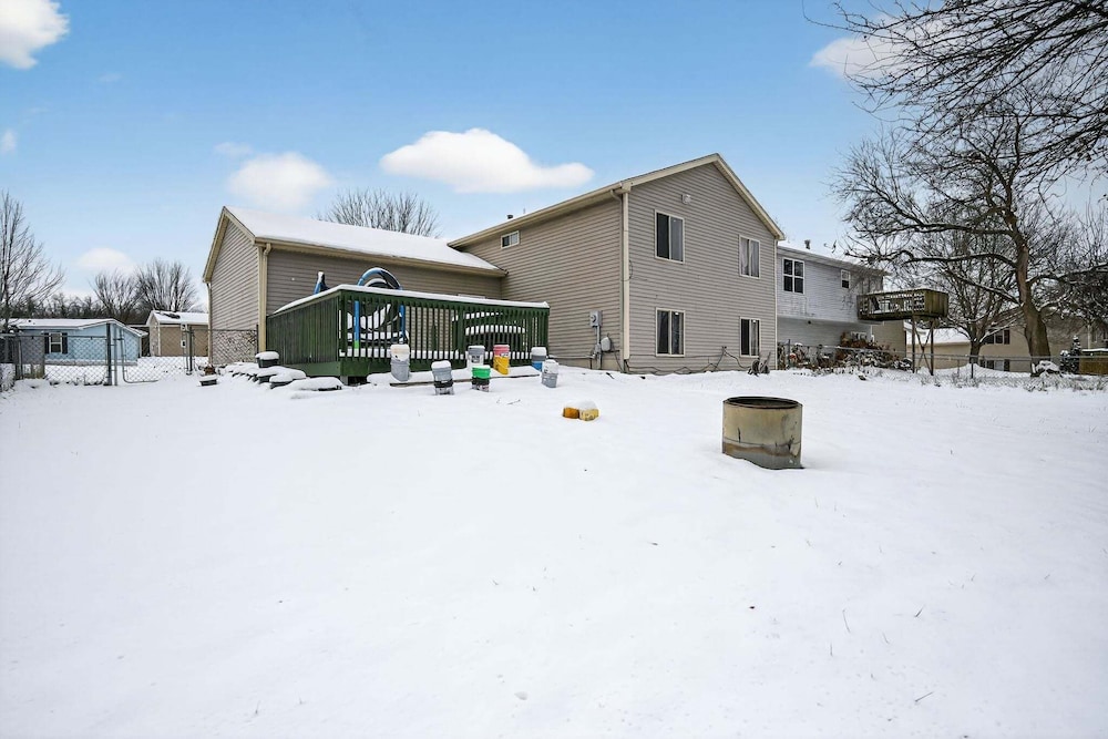 Bright 4br Near Msu & Downtown 4 Bedroom Home