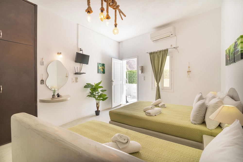 Loukas & Emma Eco Houses