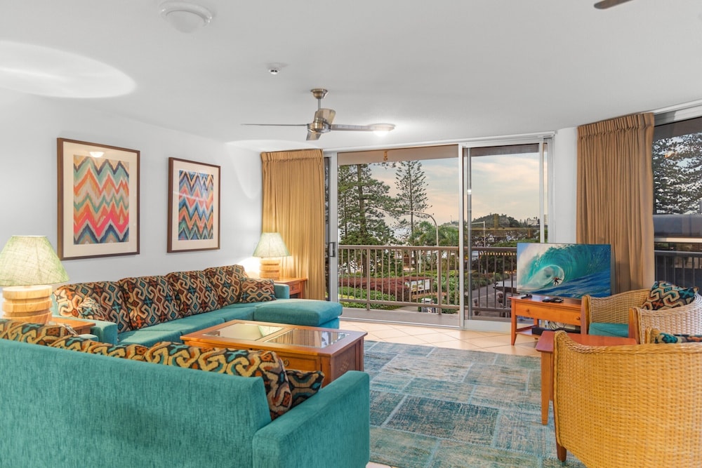 Stylish 3BR Oceanfront Stay by Mooloolaba Esp