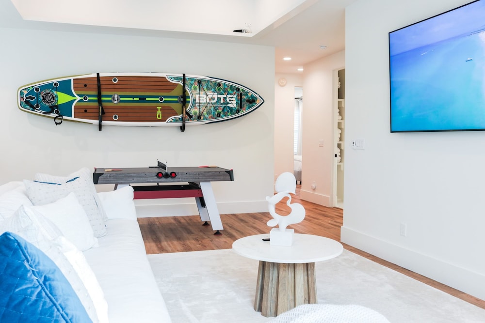 Oceans of Time by Avantstay TV Game Room 2 Pools Walk to Beach New Build