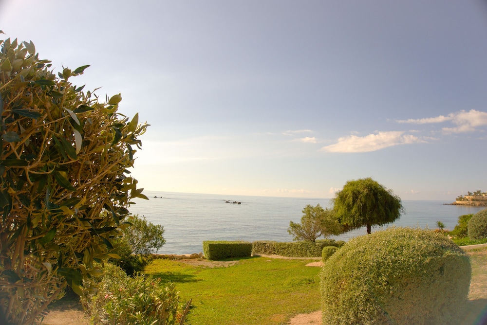 Beachfront Azura Sunrise