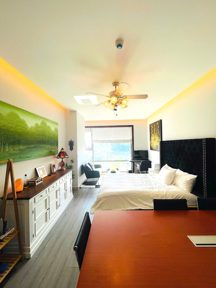 Diamond Suite Golden King