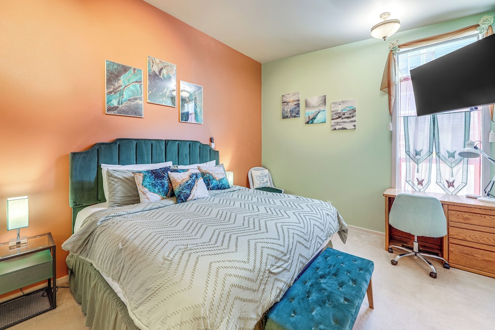 Steps to Pirate Cove: Oregon Coast Condo w/ View