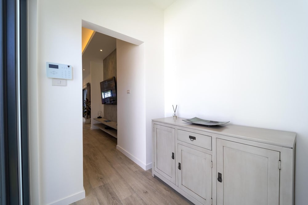 New Modern 3 Bedroom Villa MB35