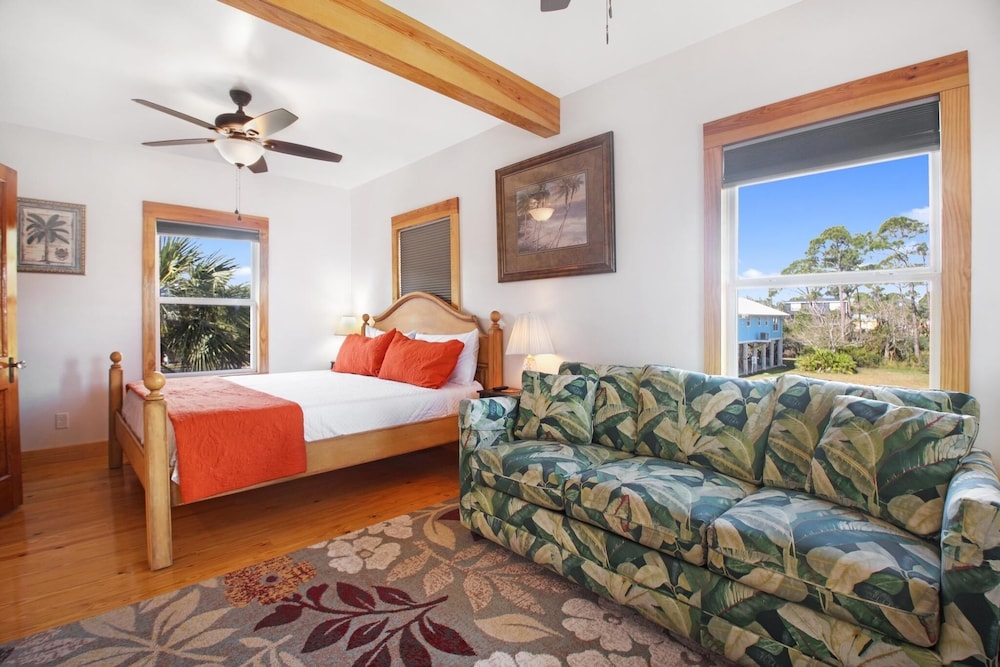 Hot Sand 4 Bedroom Home by RedAwning view 4