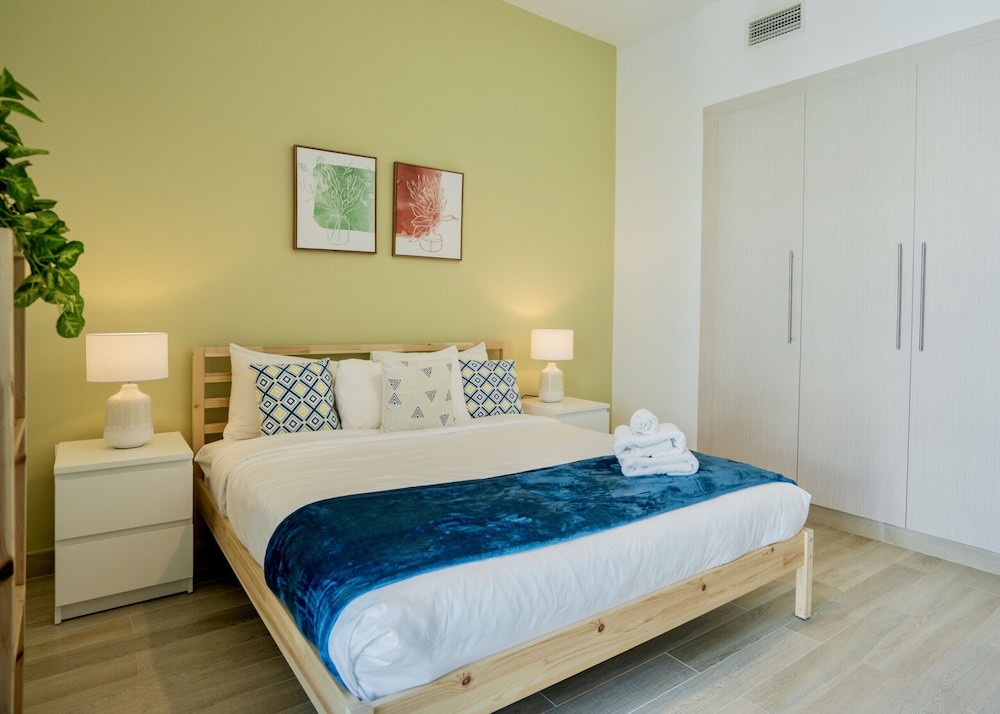 Modern Yas Island Escape w Peaceful Canal Views
