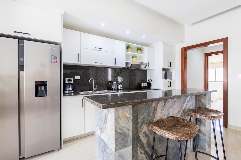 2BR Oasis in Eden Tropical - BBQ Pool Near Beach